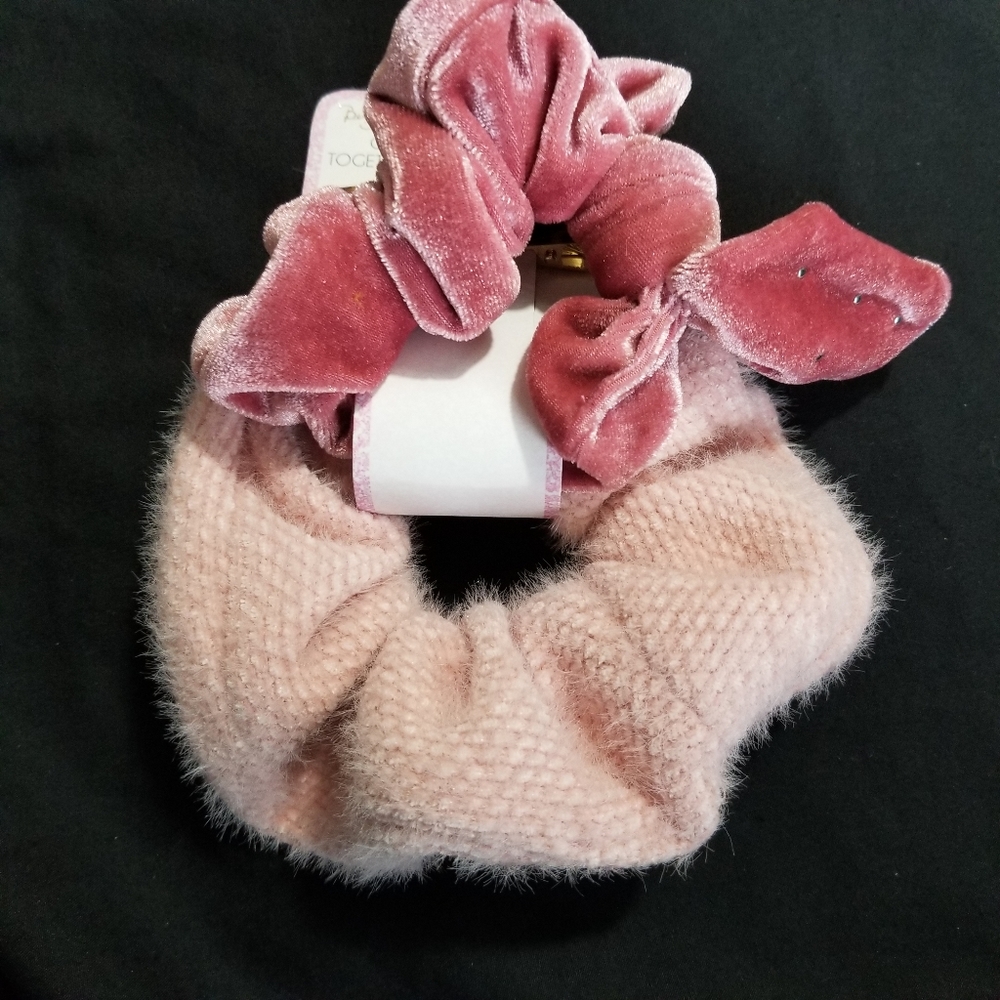 Hair Scrunchies & Hair Clips - Picture 2 of 6